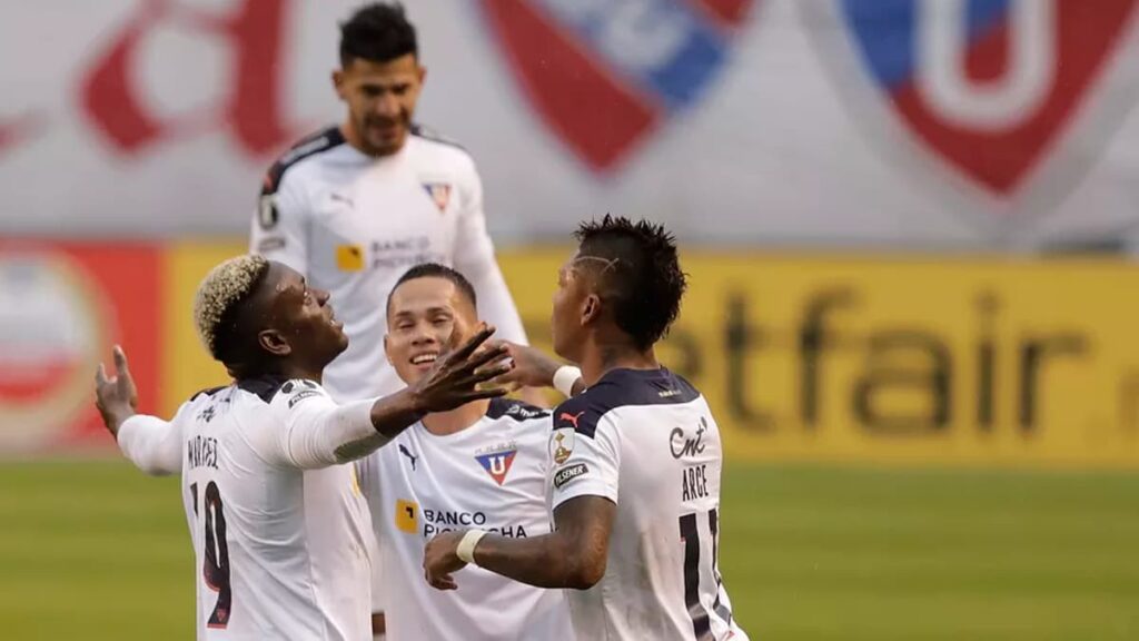 LDU x Grêmio duelam pela Sulamericana. Créditos: Reprodução Twitter